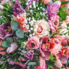 Tavaszi zsongás - Kerek csokor, rózsaszín árnyalatú vegyes virágokból - nagy méret (101)